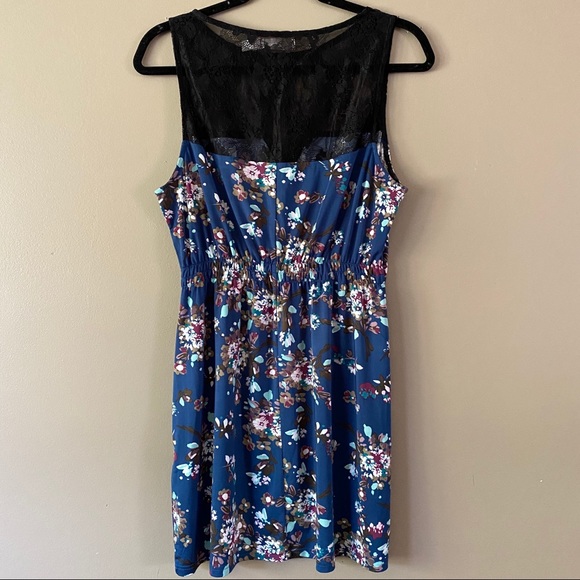 🌼 Costa Blanca dress with lace - Picture 3 of 3